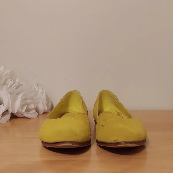 TOMS Shoes Blazing Yellow Women's Jutti Suede Flats Size 7 - Picture 4 of 16